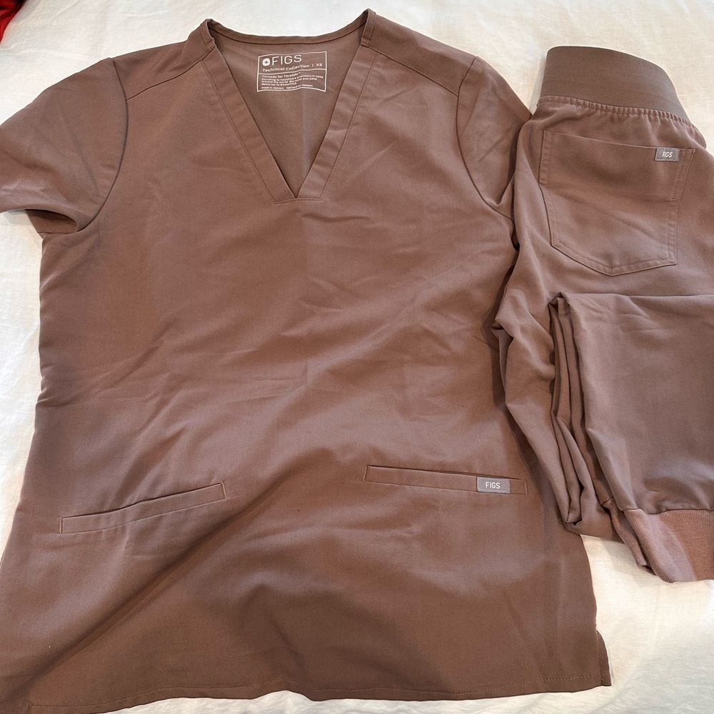 Figs smoky taupe scrub Set